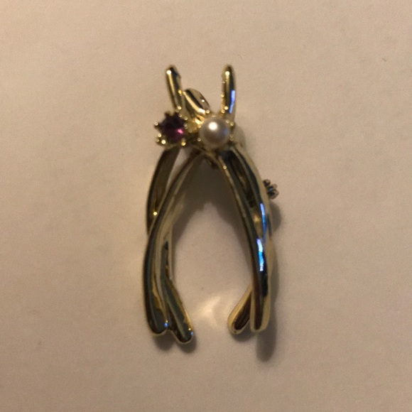 Jewelry - Wishbone Brooch